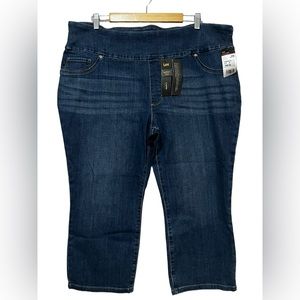 Lee Womens Size 22W Med Plus Capri Jeans Slim Fit Mid Rise Sculpting Innovation